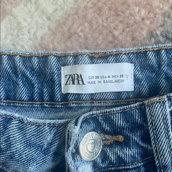 Zara Distressed Blue Jean Shorts - Picture 3 of 3